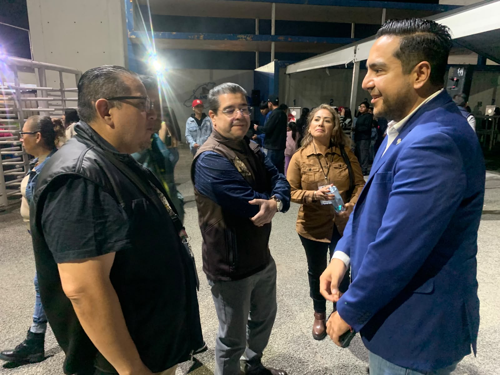 MC DESTAPA A CESAR LARRONDO